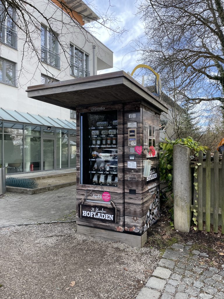 Nachhaltig einkaufen in München – der Automat macht’s möglich. Hofladen in Gräfelfing