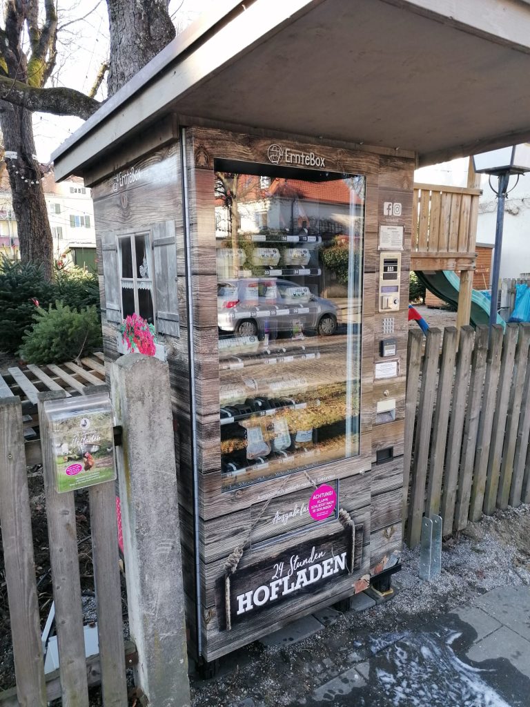 Wie funktioniert ein Hofladenautomat? Einkaufen rund um die Uhr erklärt in MÜnchen
